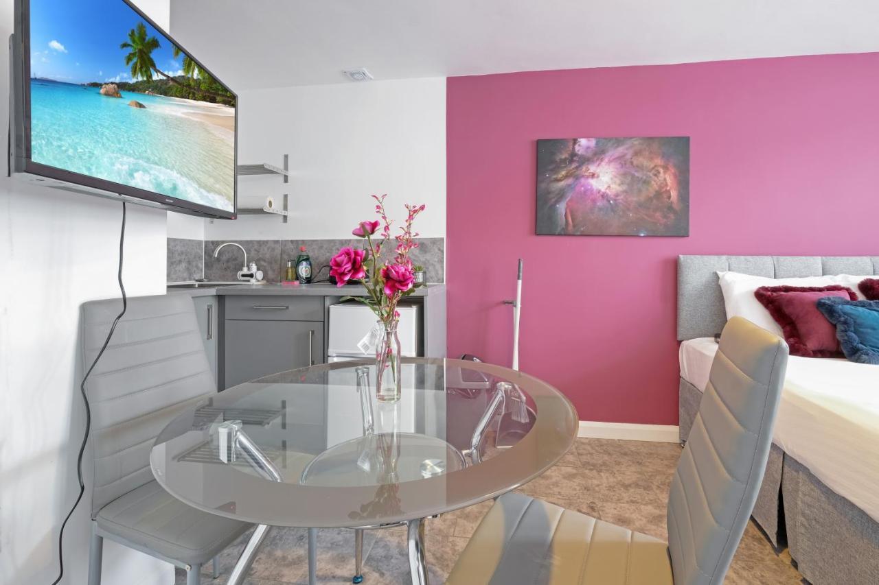 Fernbank Studios Sudbury Hill Harrow Self-Contained Studios With En-Suite Wembley Exterior photo