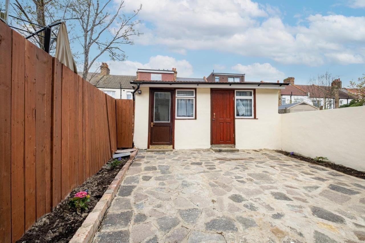 Fernbank Studios Sudbury Hill Harrow Self-Contained Studios With En-Suite Wembley Exterior photo