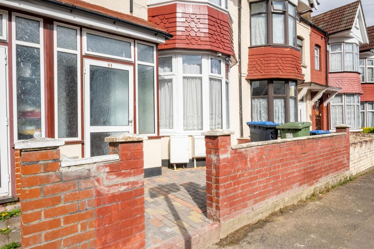 Fernbank Studios Sudbury Hill Harrow Self-Contained Studios With En-Suite Wembley Exterior photo