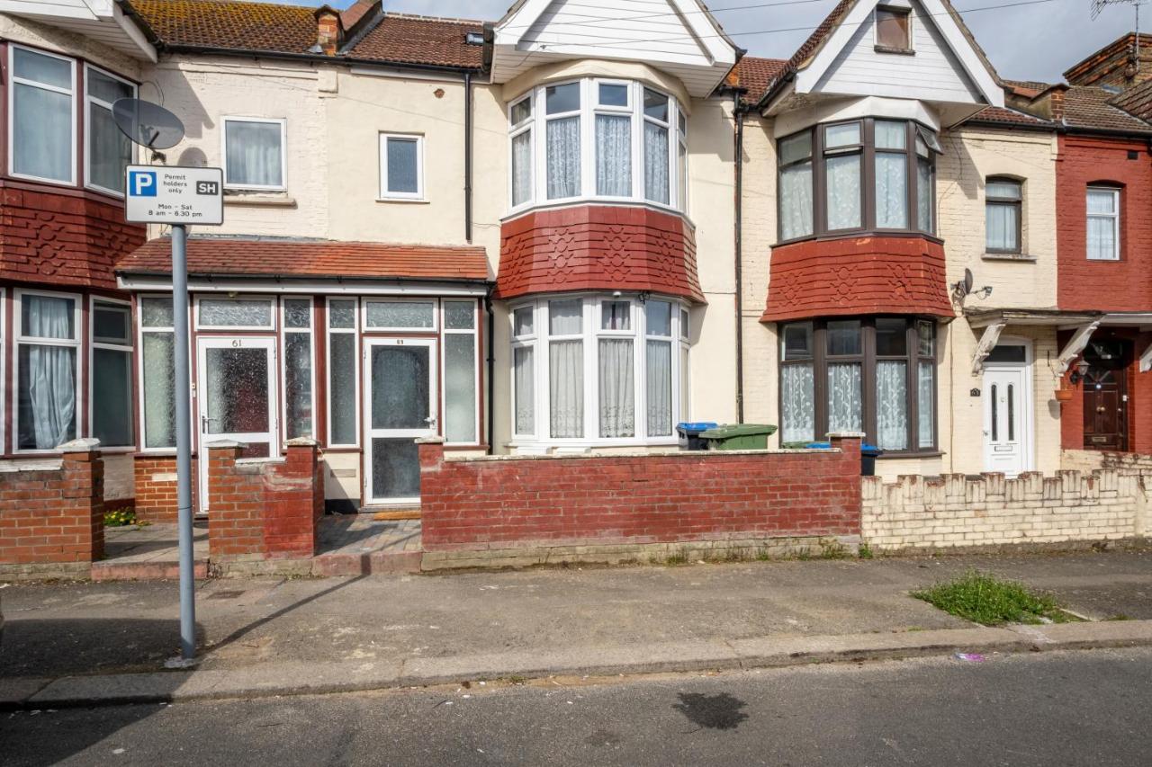 Fernbank Studios Sudbury Hill Harrow Self-Contained Studios With En-Suite Wembley Exterior photo