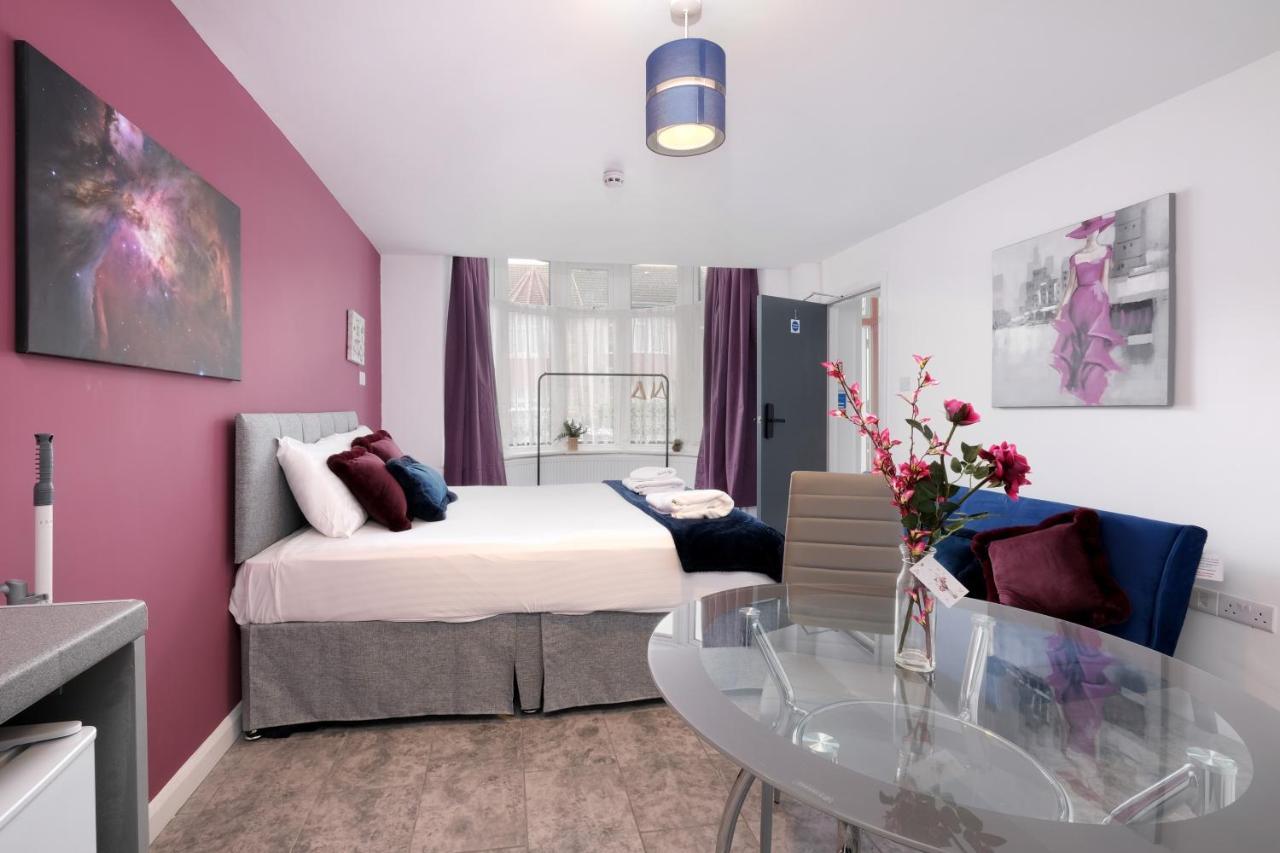 Fernbank Studios Sudbury Hill Harrow Self-Contained Studios With En-Suite Wembley Exterior photo