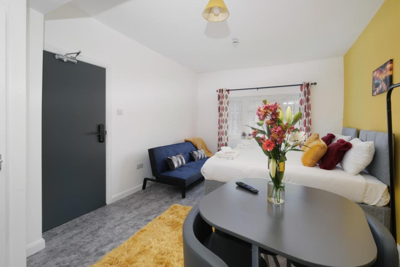 Fernbank Studios Sudbury Hill Harrow Self-Contained Studios With En-Suite Wembley Exterior photo