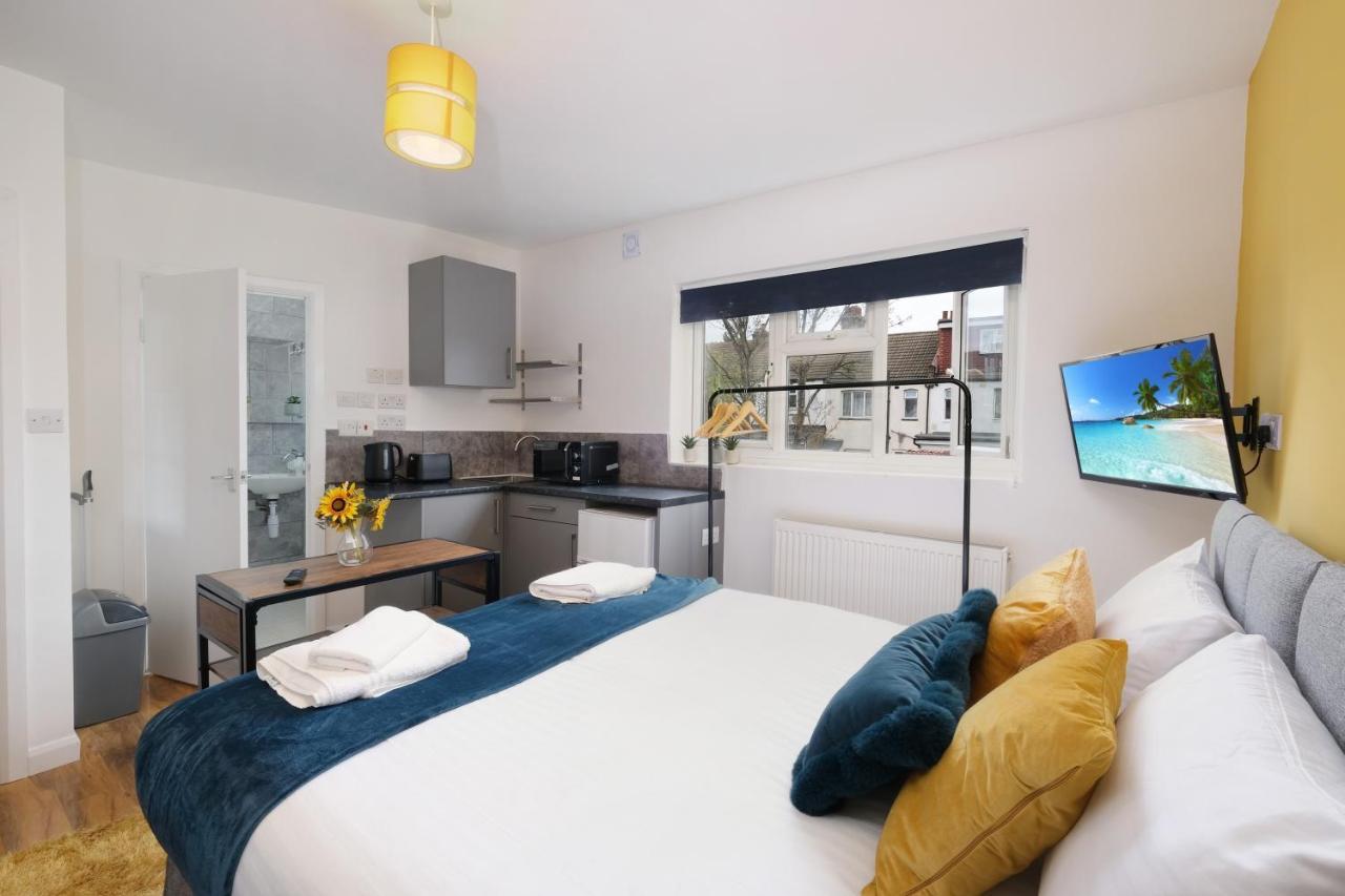 Fernbank Studios Sudbury Hill Harrow Self-Contained Studios With En-Suite Wembley Exterior photo