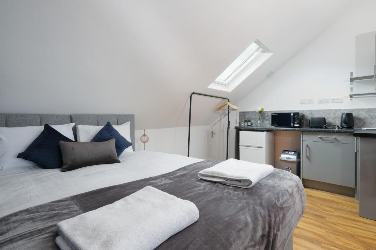 Fernbank Studios Sudbury Hill Harrow Self-Contained Studios With En-Suite Wembley Exterior photo