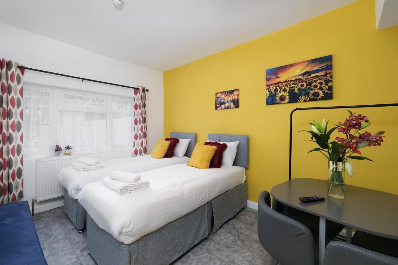 Fernbank Studios Sudbury Hill Harrow Self-Contained Studios With En-Suite Wembley Exterior photo