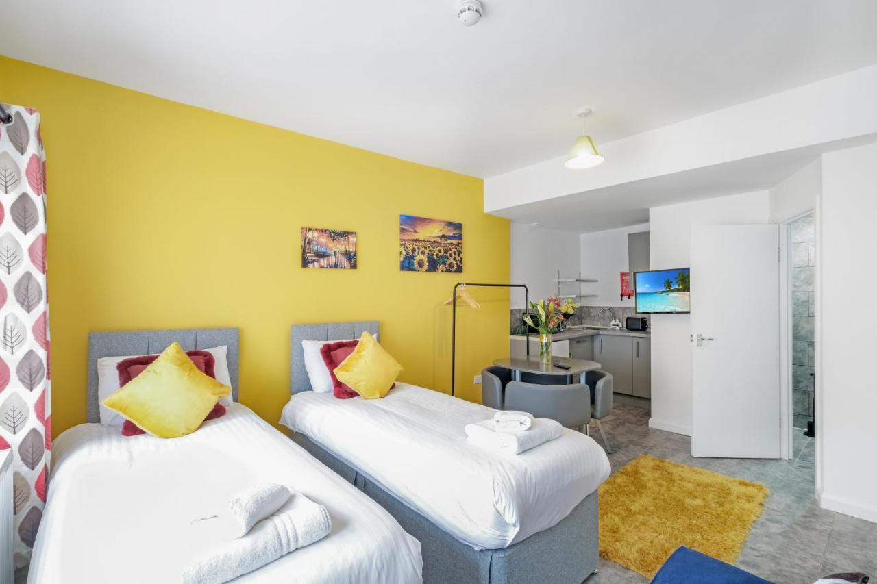 Fernbank Studios Sudbury Hill Harrow Self-Contained Studios With En-Suite Wembley Exterior photo