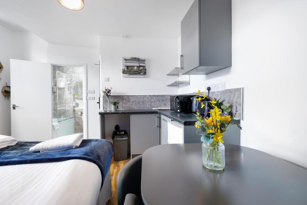 Fernbank Studios Sudbury Hill Harrow Self-Contained Studios With En-Suite Wembley Exterior photo
