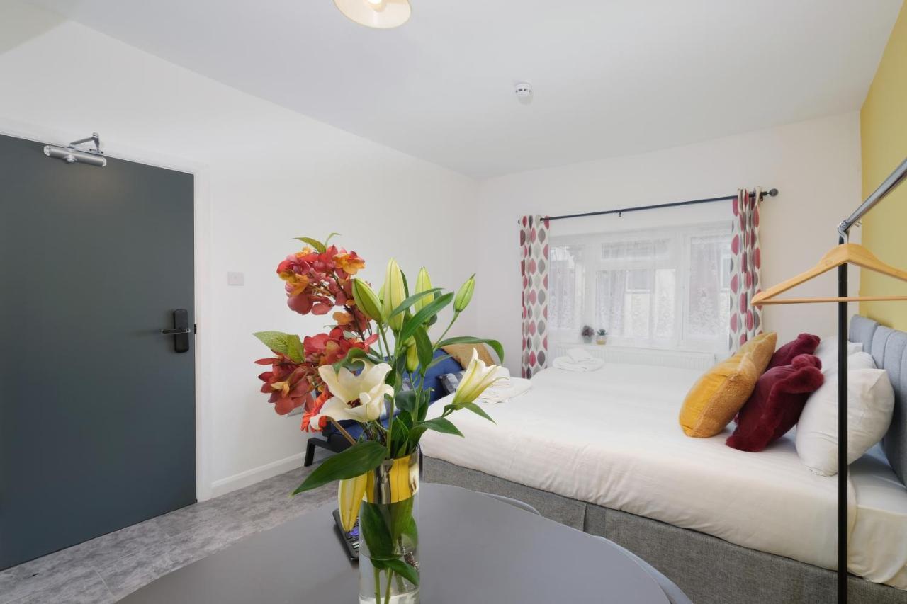 Fernbank Studios Sudbury Hill Harrow Self-Contained Studios With En-Suite Wembley Exterior photo