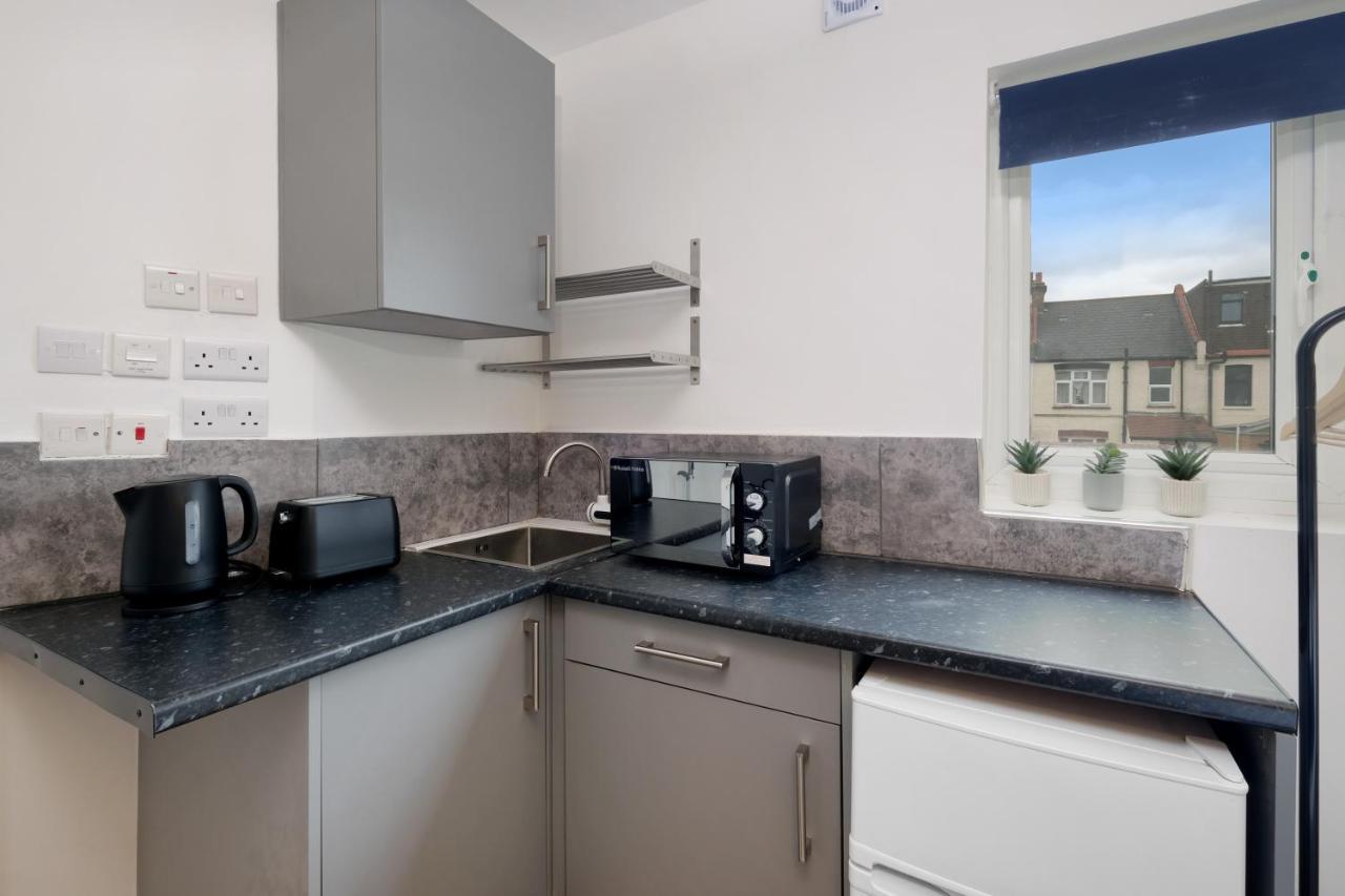 Fernbank Studios Sudbury Hill Harrow Self-Contained Studios With En-Suite Wembley Exterior photo