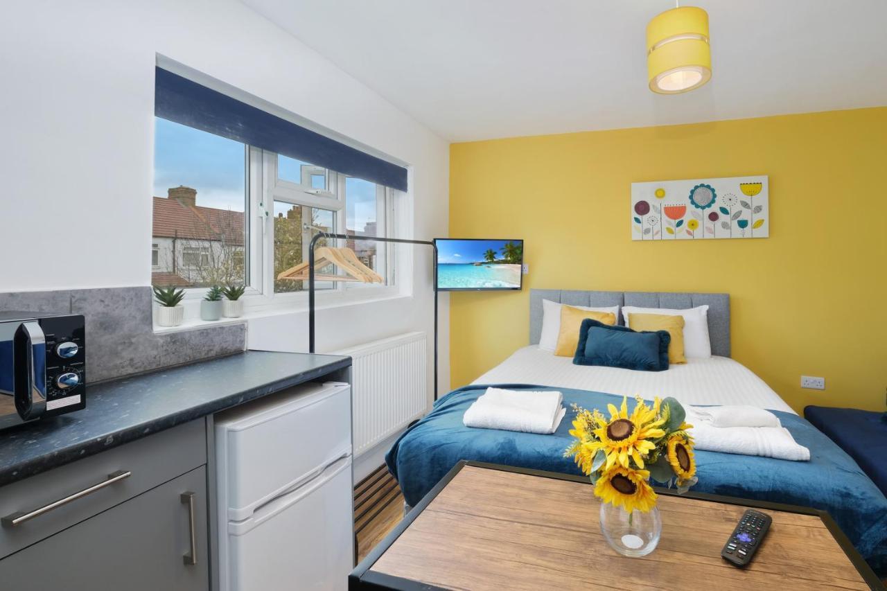 Fernbank Studios Sudbury Hill Harrow Self-Contained Studios With En-Suite Wembley Exterior photo