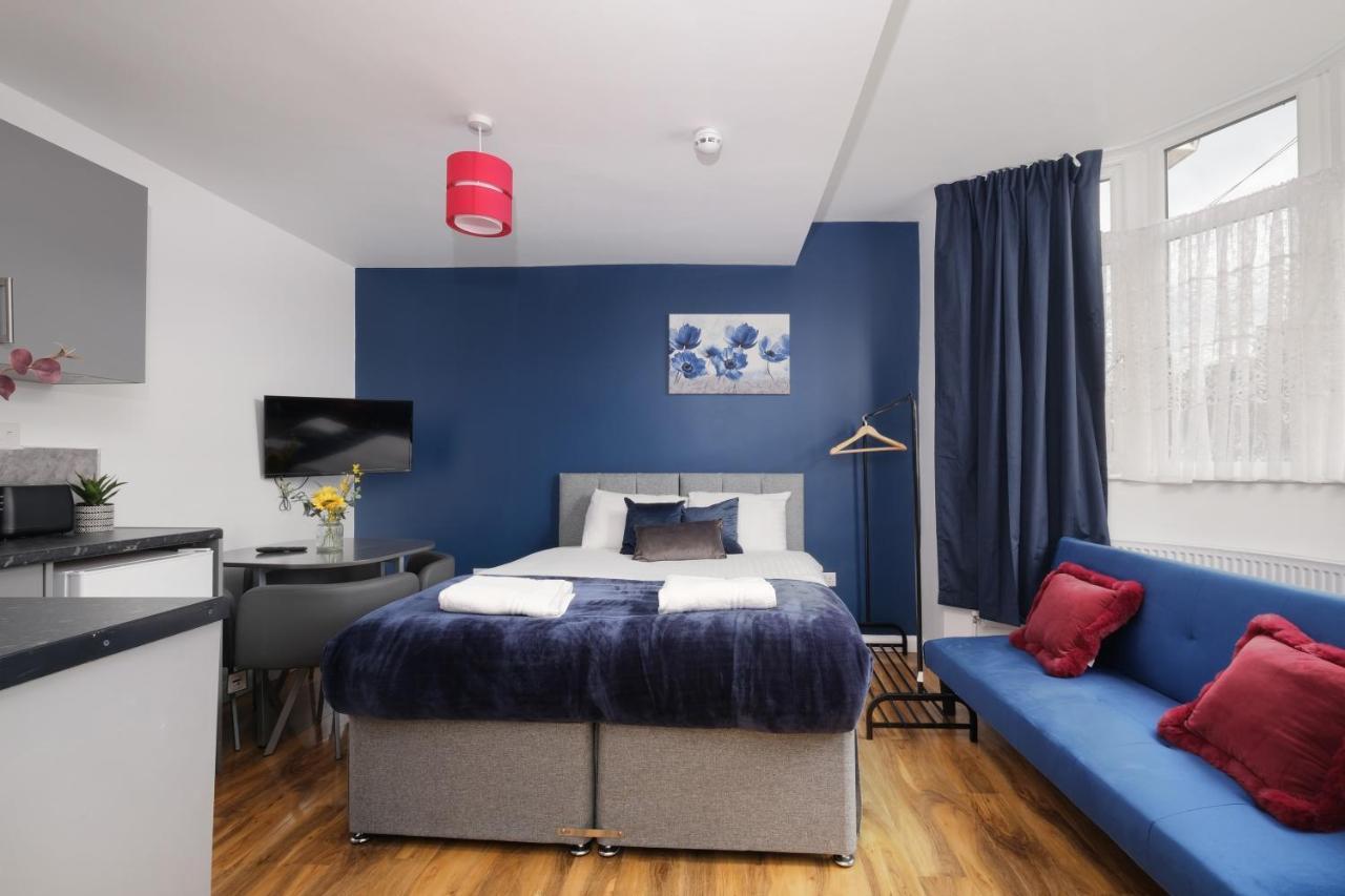 Fernbank Studios Sudbury Hill Harrow Self-Contained Studios With En-Suite Wembley Exterior photo